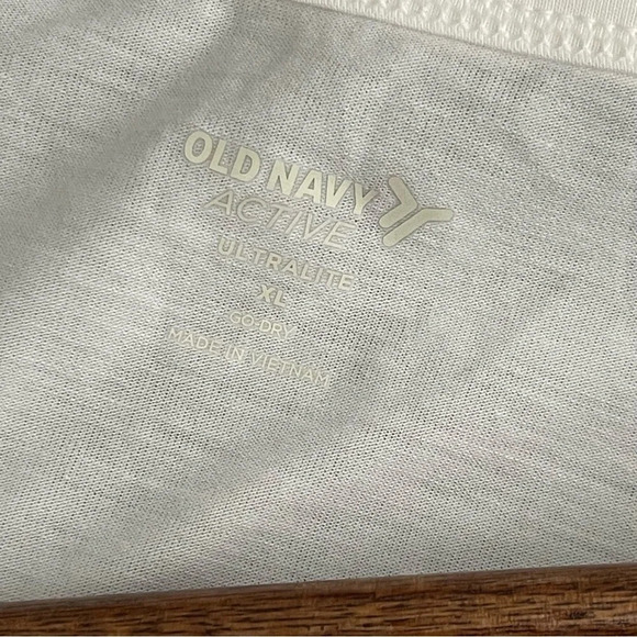 Old Navy Active Ultralite Go Dry Tank Top Size XL NWT - Picture 4 of 6